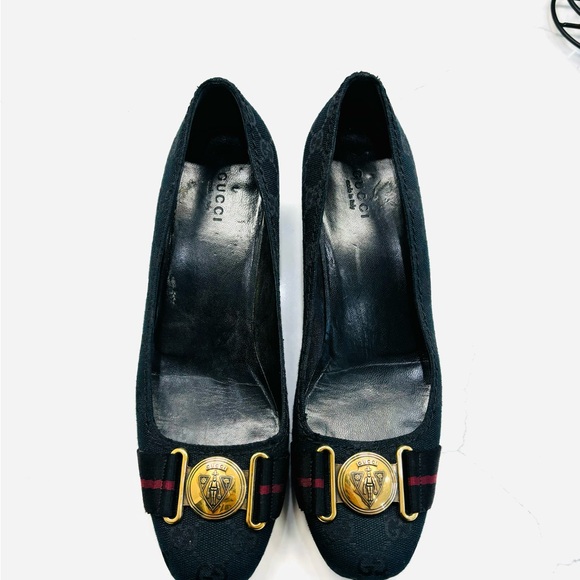 Gucci Black and Gold Flats with Elegant Medallion - Picture 1 of 7
